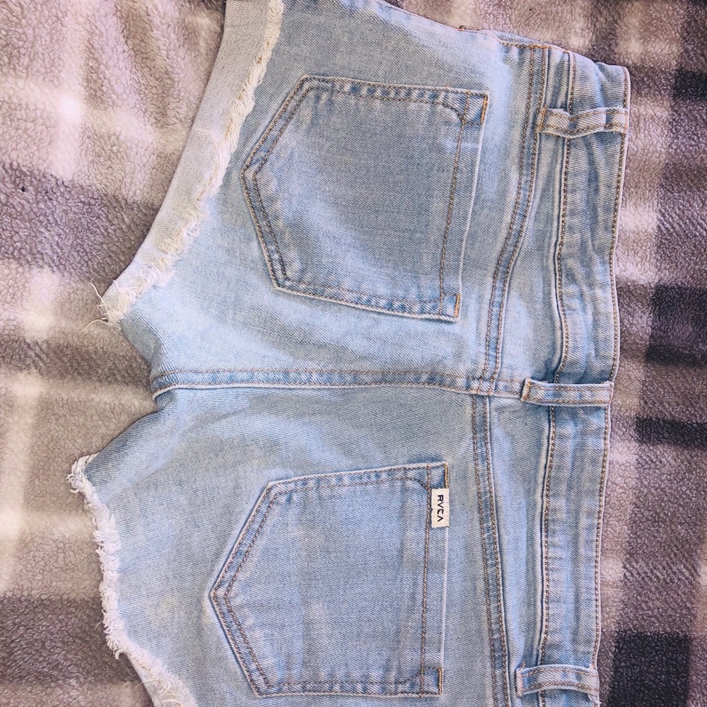 SHORTS - Picture 3 of 3